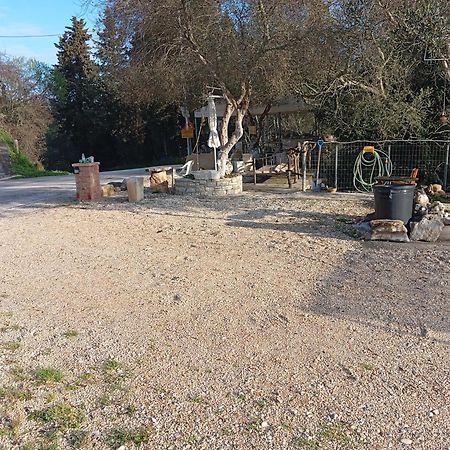Stonemakers Hide Villa Karyotikon Екстериор снимка