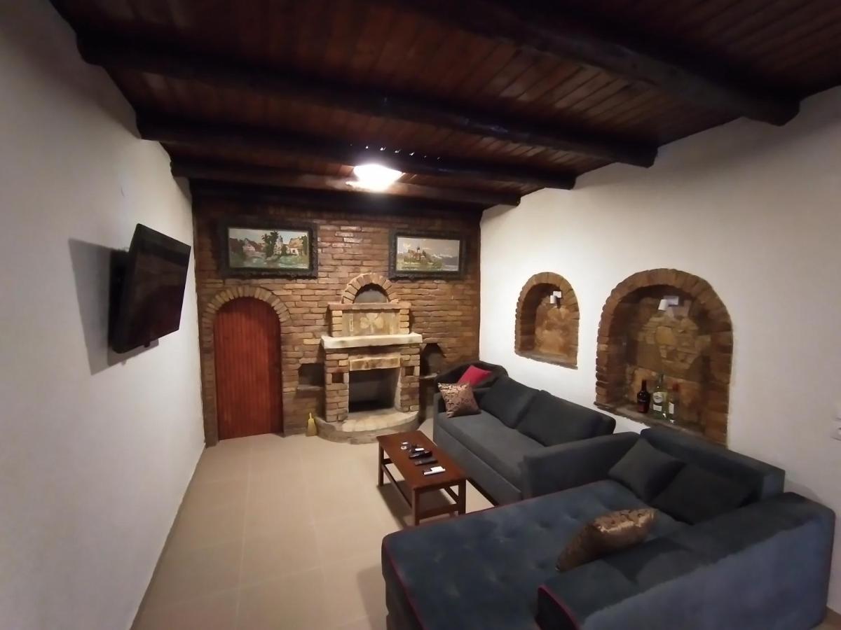 Stonemakers Hide Villa Karyotikon Екстериор снимка